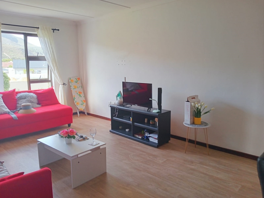 To Let 2 Bedroom Property for Rent in Sandbaai Western Cape